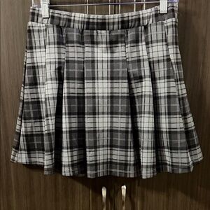 HALARA Black & White Plaid Pleated Skater Skirt